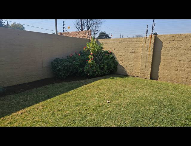 2 BEDROOM APARTMENT FOR SALE IN WITPOORTJIE AH
